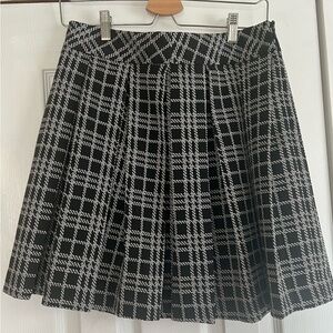 Banana Republic Pleated Patterned Skirt size 4